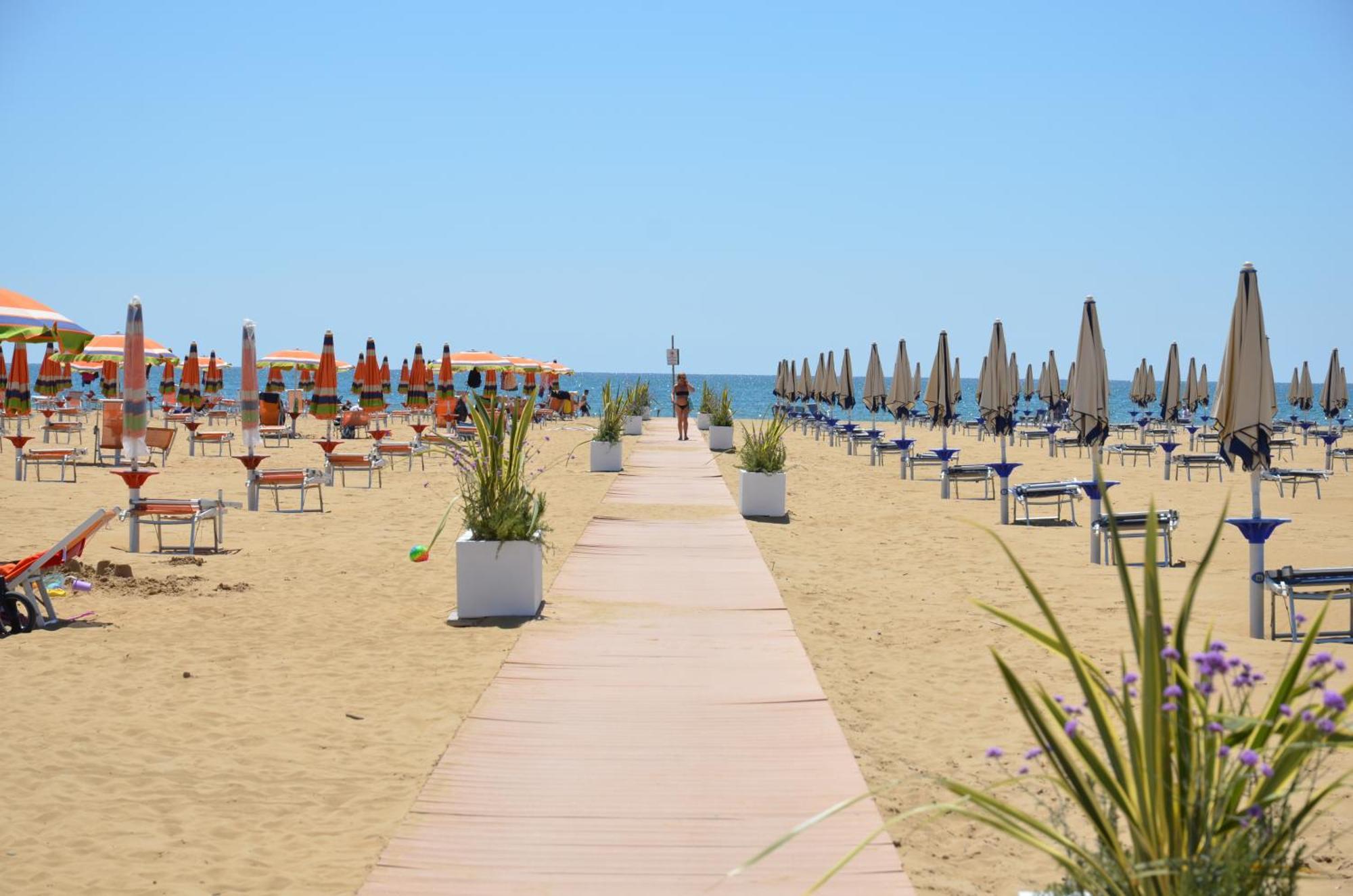Residenza Delle Terme Lägenhet Bibione Exteriör bild
