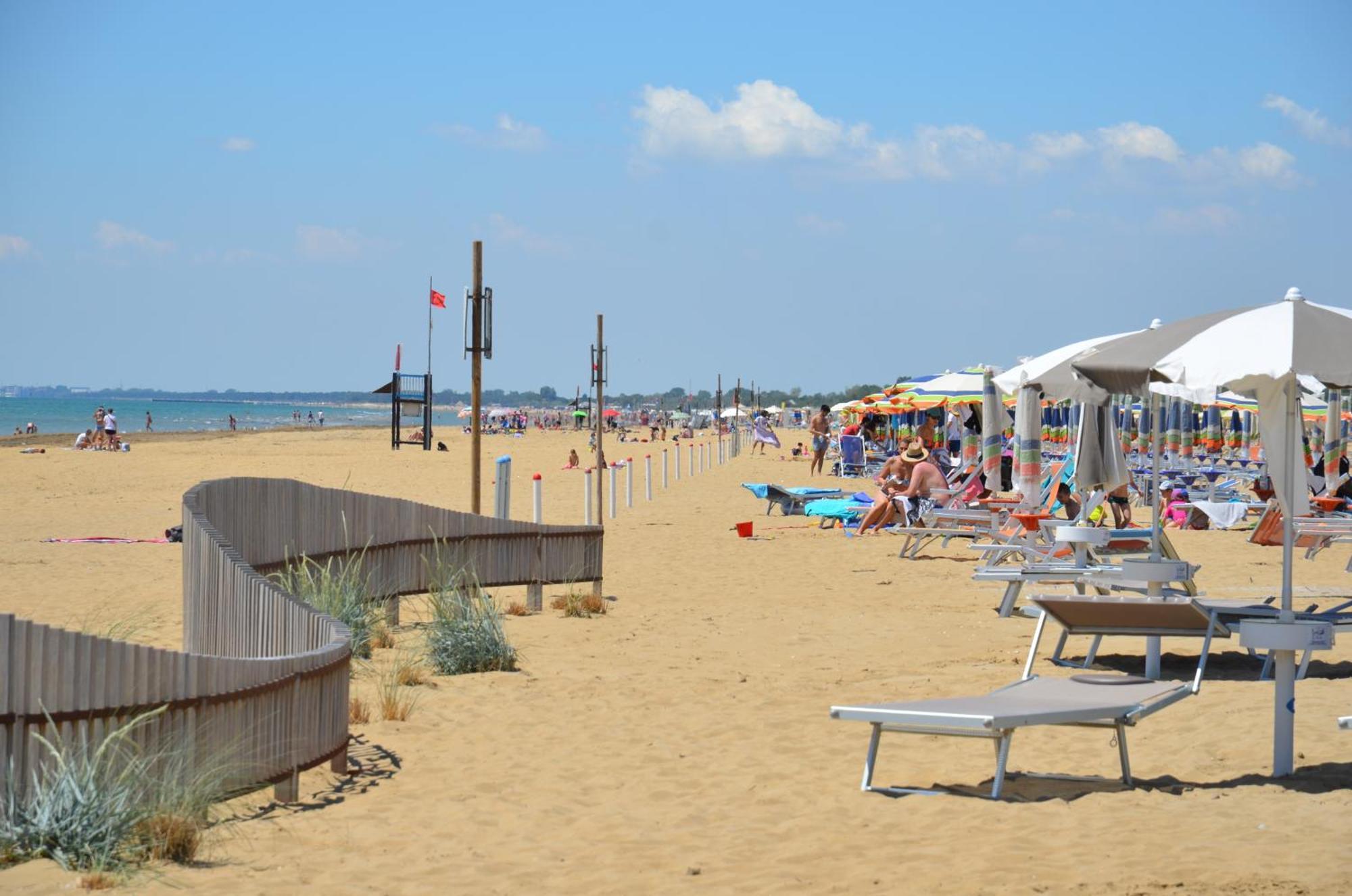 Residenza Delle Terme Lägenhet Bibione Exteriör bild